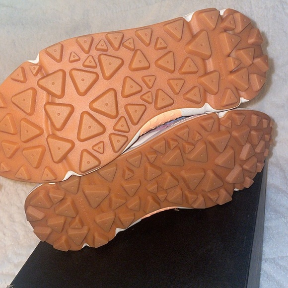 NWT Flower Mountain Novo Sneakers - Picture 13 of 14